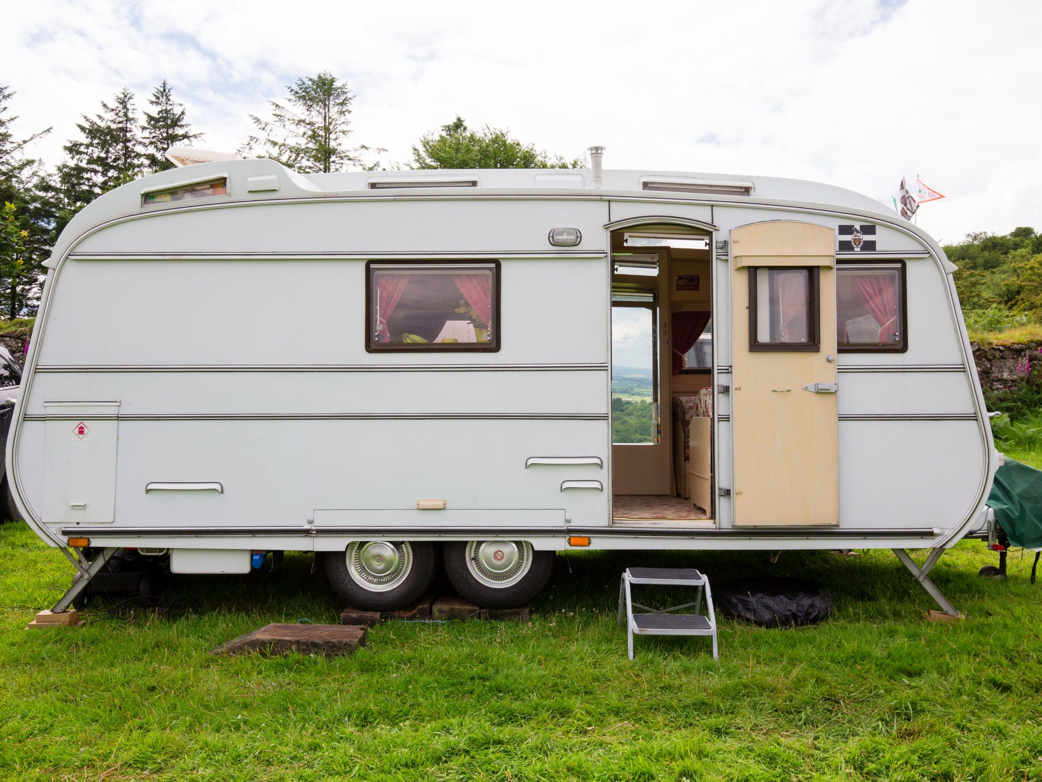 addicted-to-vintage-caravans-practical-caravan